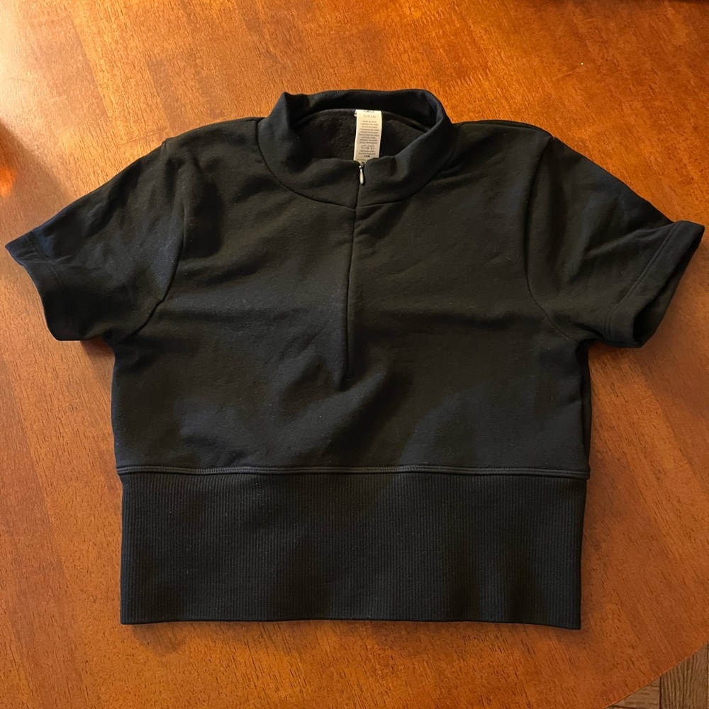 Black ALO yoga cropped warm T-shirt, size S